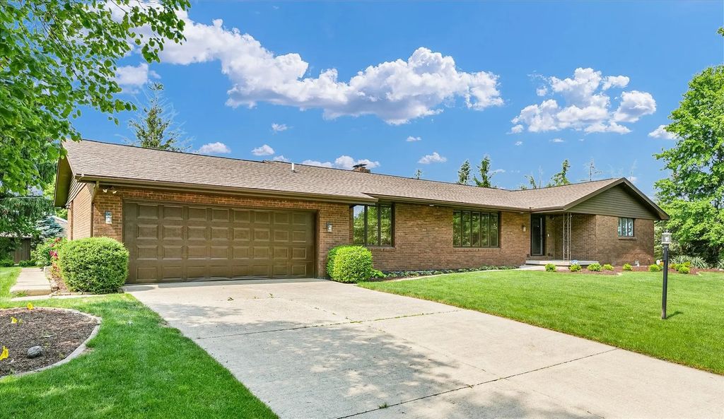 4111 Farhills Drive, Champaign