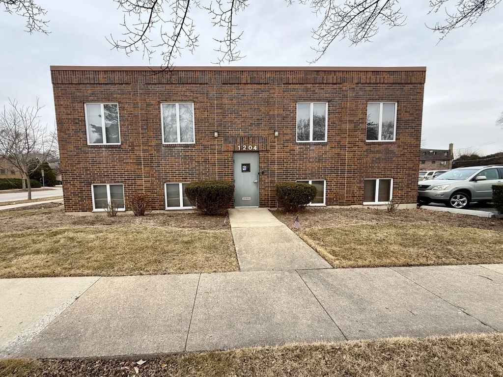 1204 E Central Road, Arlington Heights