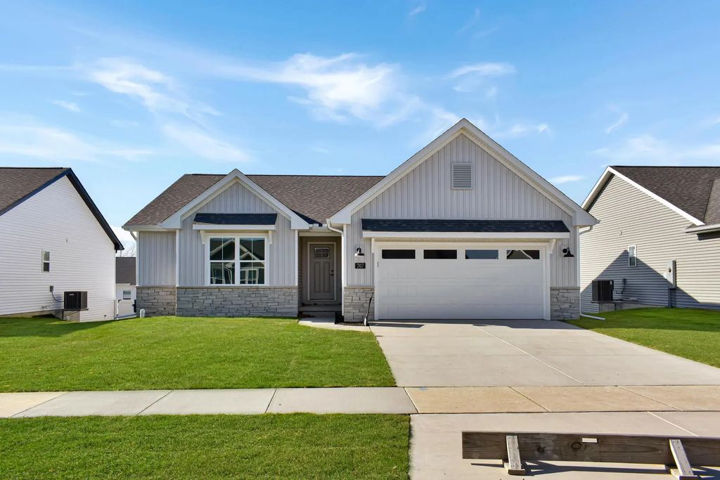 707 Cates Drive, Mahomet