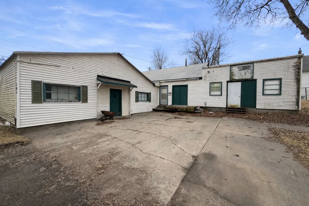 4810 2nd Avenue, Moline