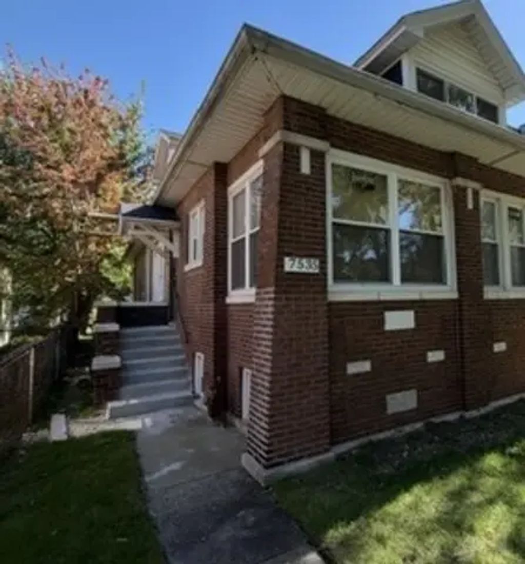 7535 S Calumet Avenue, Chicago