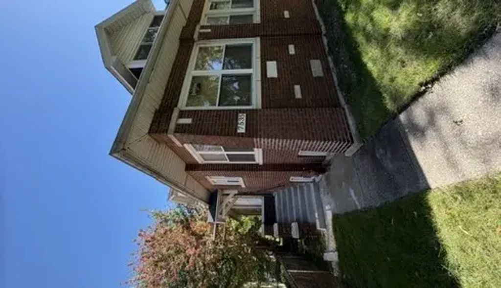 7535 S Calumet Avenue, Chicago