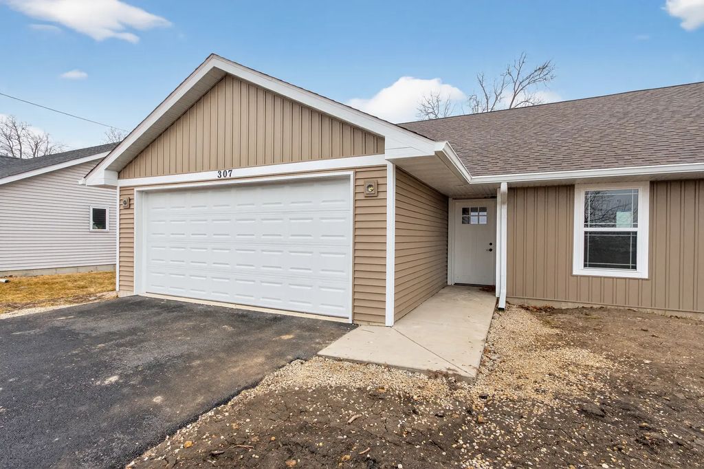 307 W South Street 307, Durand