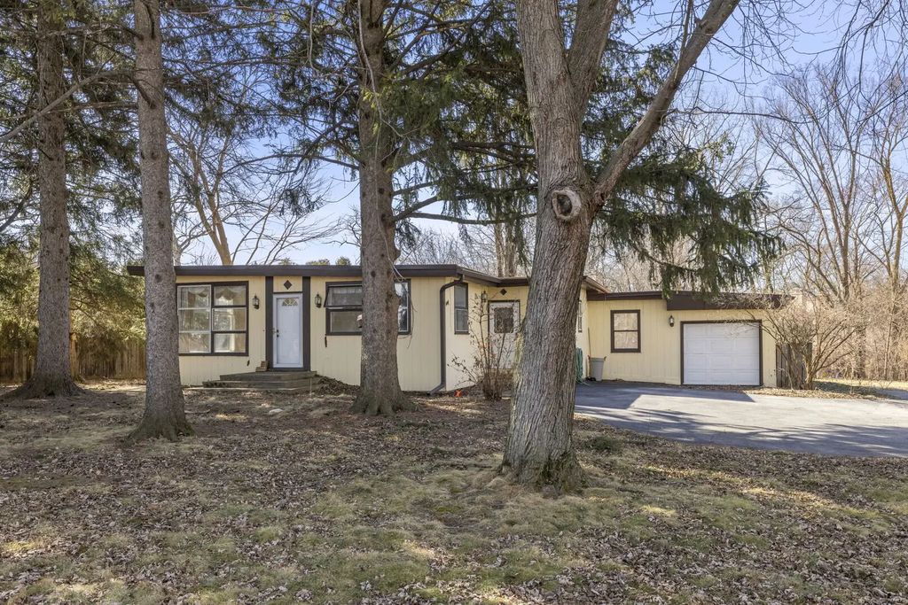 128 Harding Court, Glen Ellyn