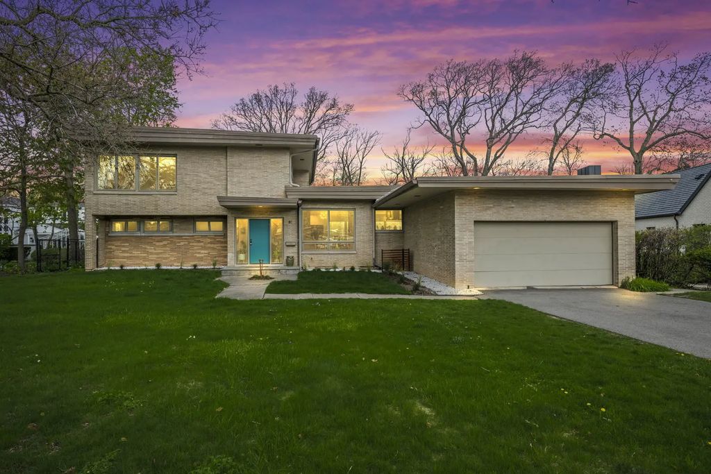 87 Ravinoaks Lane, Highland Park