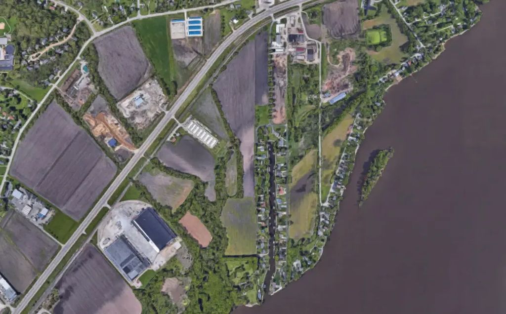 244th Avenue, Bettendorf