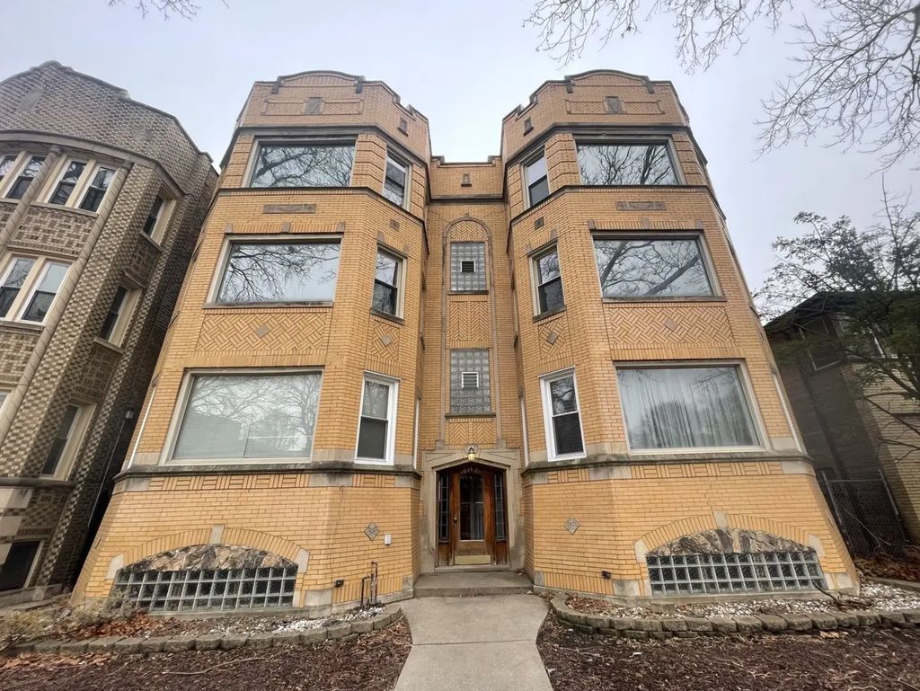 8035 S Essex Avenue, Chicago, 60617