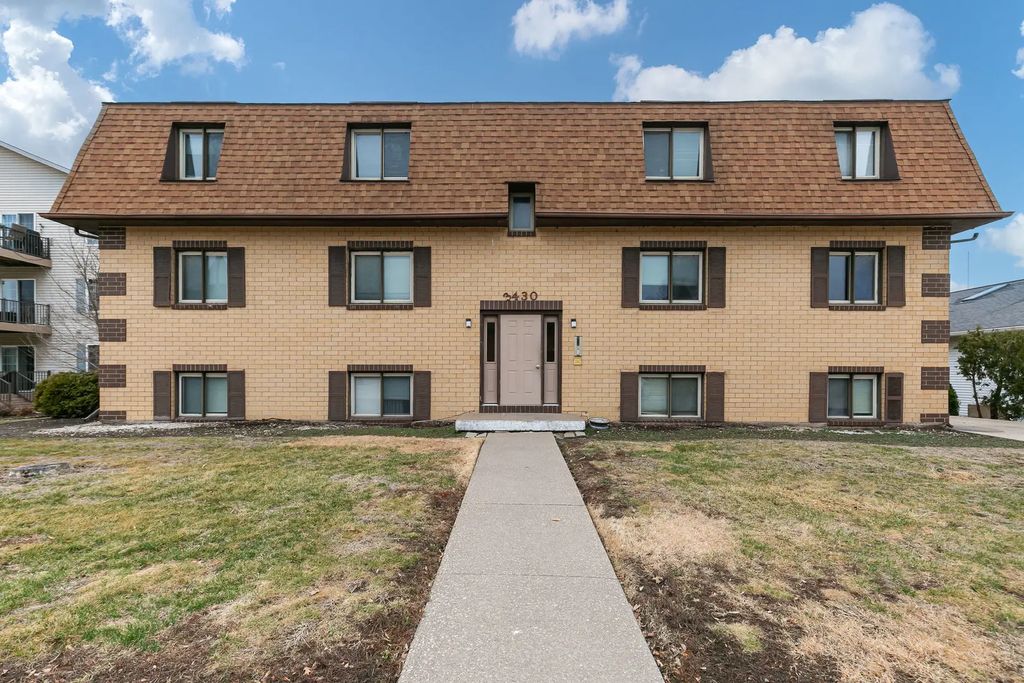 3430 Holiday Court 4, Bettendorf