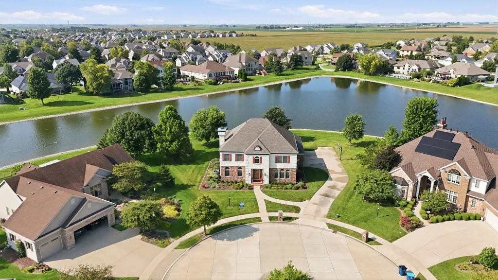 1607 Chestnut Grove Court, Champaign