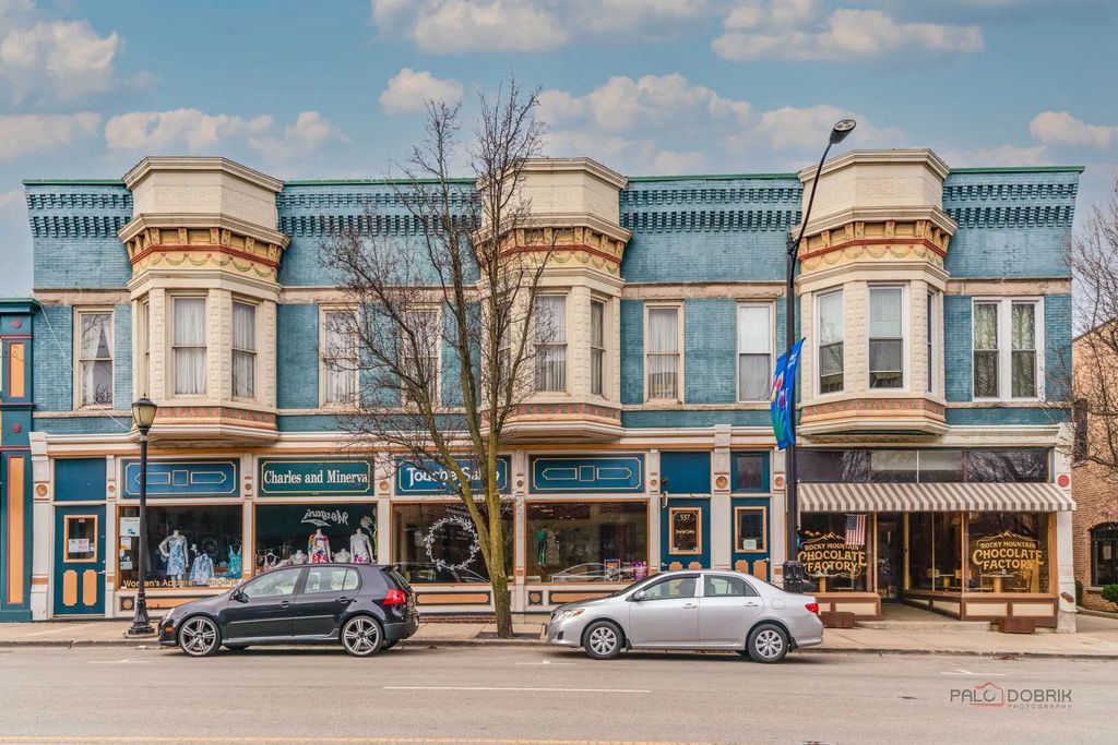537 N Milwaukee Avenue, Libertyville