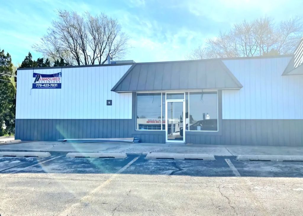111 N Alpine Road, Rockford