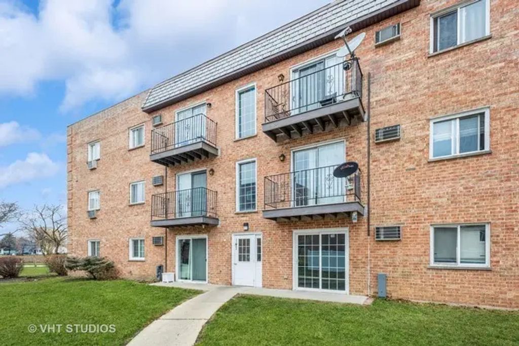 147 W Elk Trail 345, Carol Stream