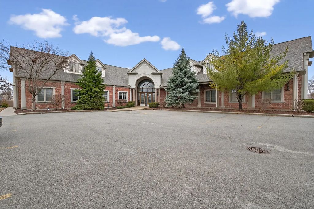 32 Uno Circle A-b, Joliet
