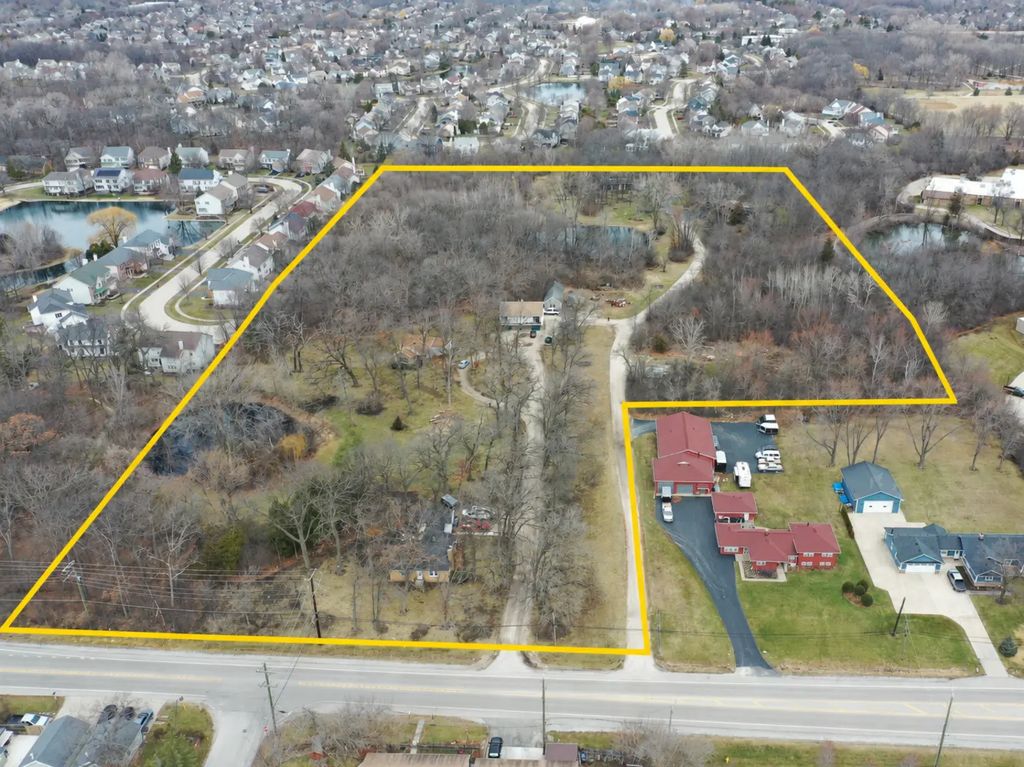 18238 W Gages Lake Road, Grayslake