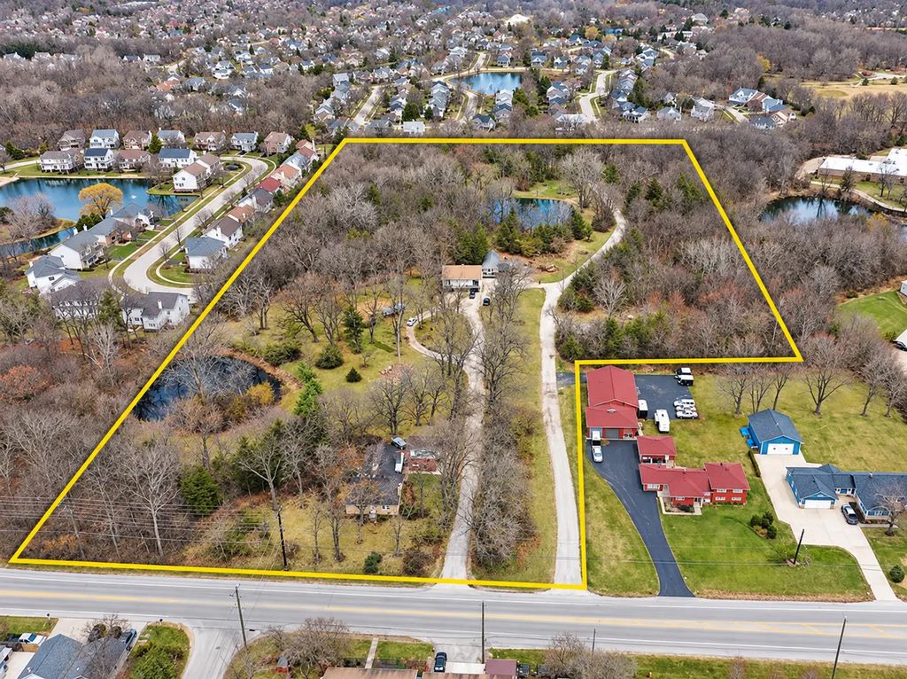 18238 W Gages Lake Road, Grayslake