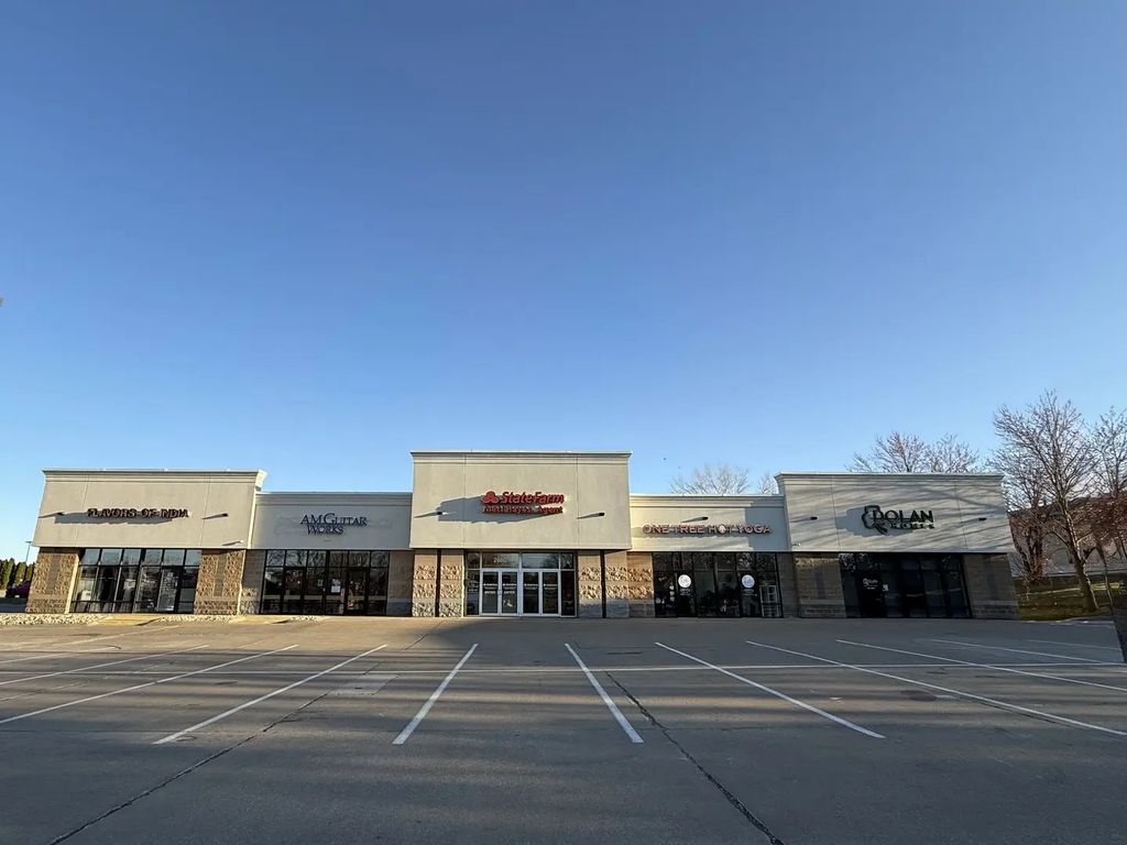 2660 E 53rd Street 2, Davenport