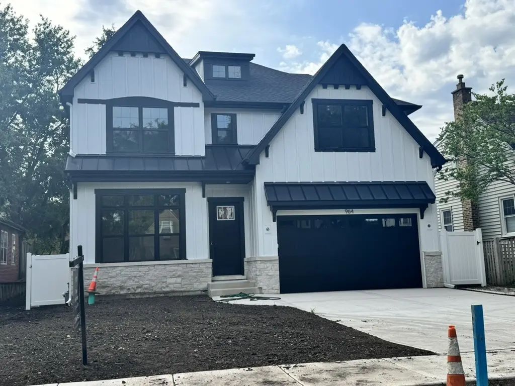 964 S Hillside Avenue, Elmhurst
