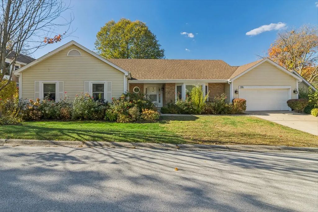 417 River Bluff Circle, Naperville