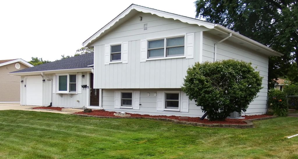 1109 W Weathersfield Way, Schaumburg