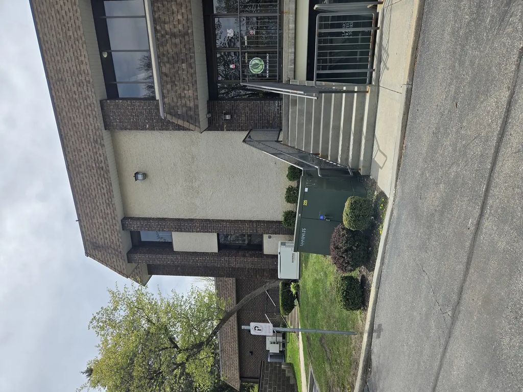 261 E Lake Street, Bloomingdale