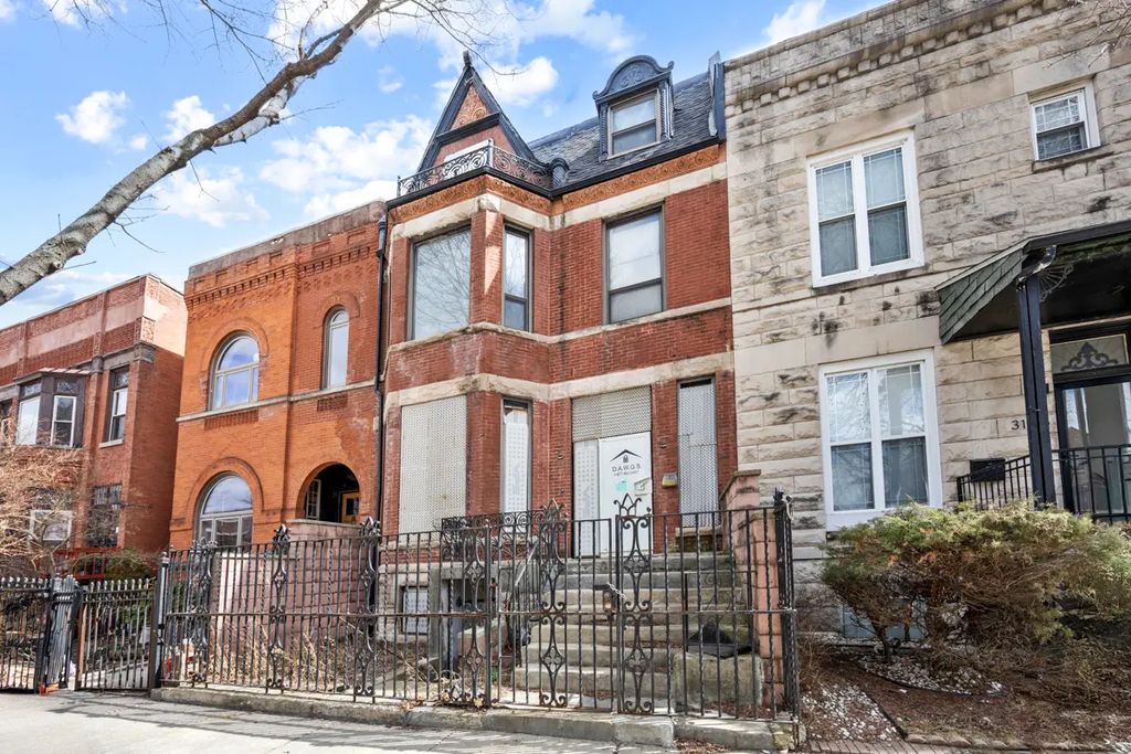 3143 S Giles Avenue, Chicago
