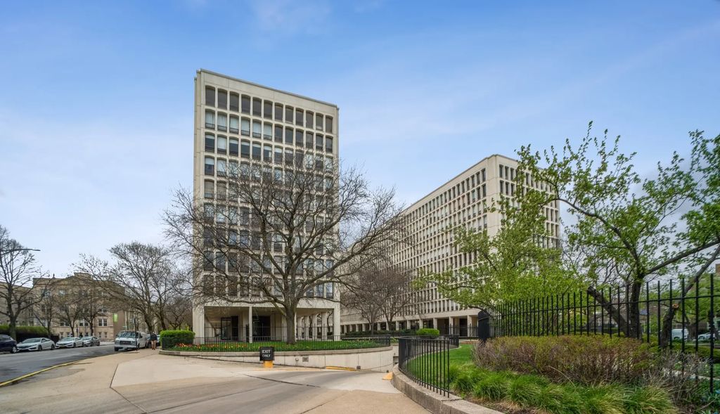 1450 E 55th Place 720s, Chicago, 60637