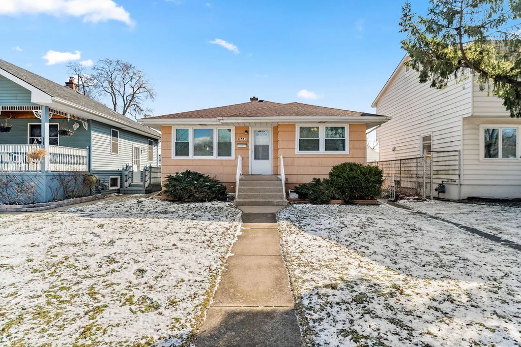 17831 Community Street, Lansing