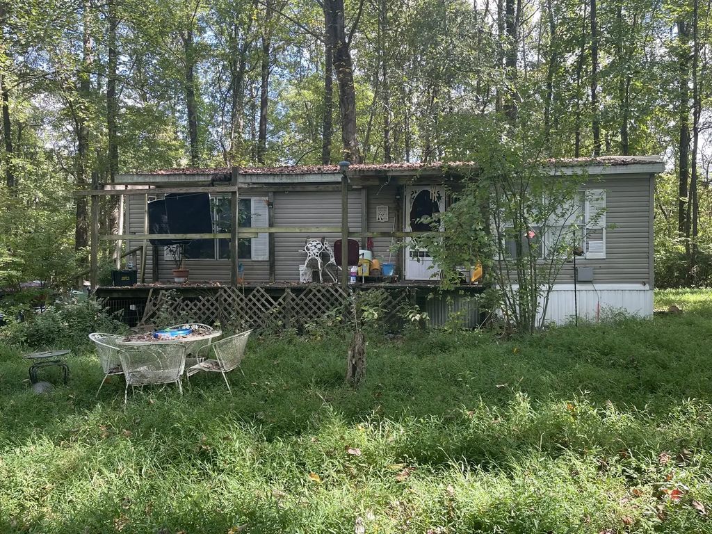 121 Lee Lane, Murphysboro
