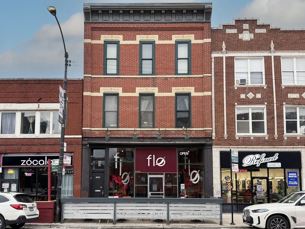 1434 W Chicago Avenue, Chicago
