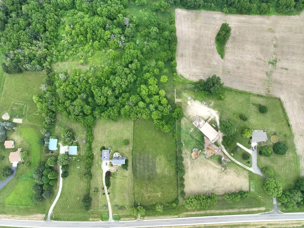 8462 Albany Road, Erie