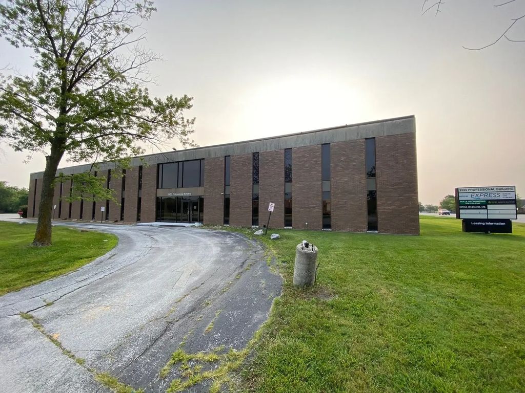 2555 W Lincoln Highway 113, Olympia Fields