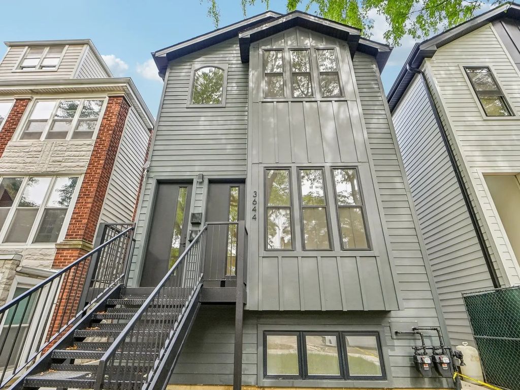 3644 W Cornelia Avenue 1, Chicago