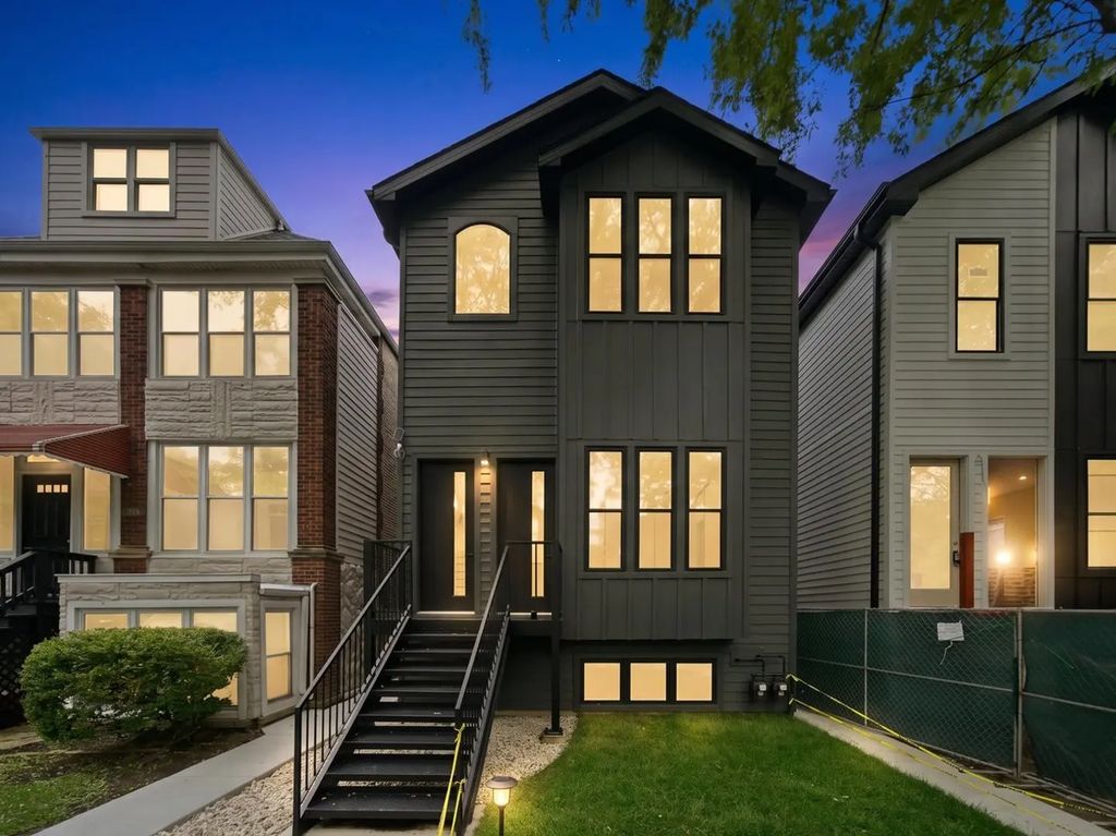 3644 W Cornelia Avenue 1, Chicago, 60618