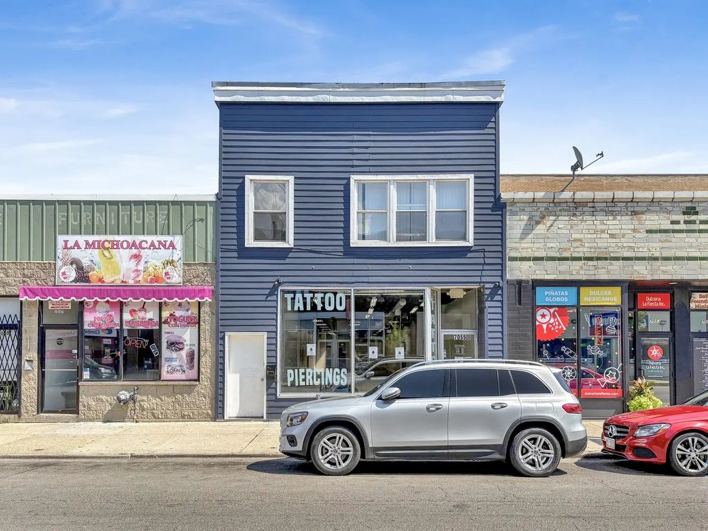 7055 N Clark Street, Chicago