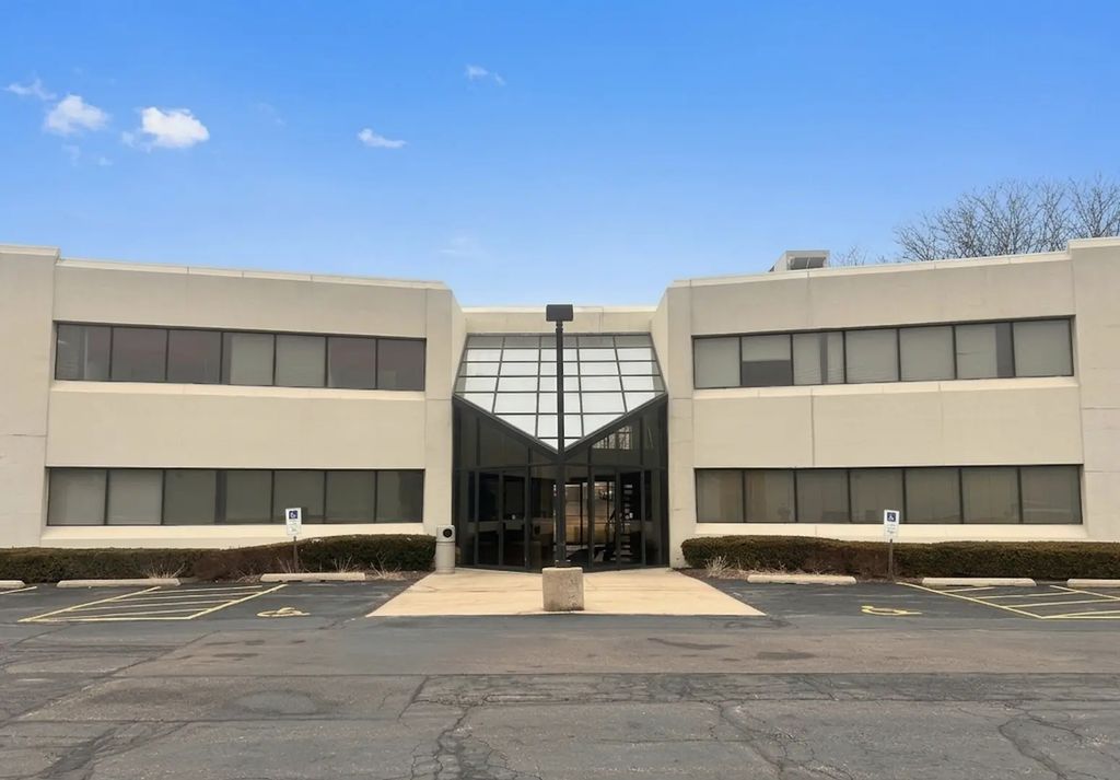 651 W Terra Cotta Avenue, Crystal Lake