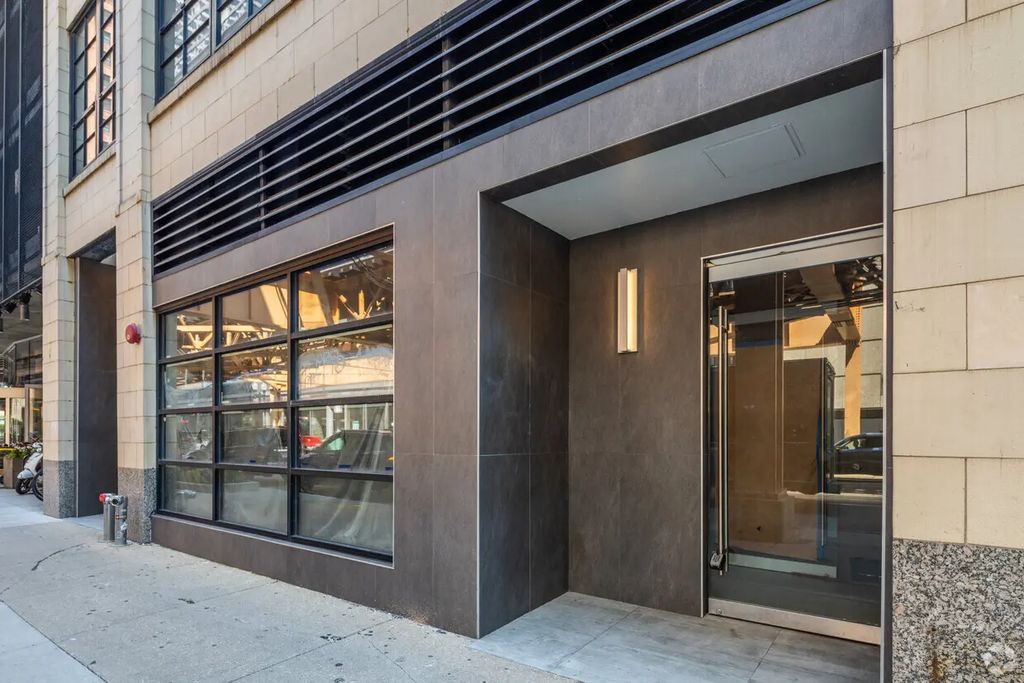223 W Lake Street, Chicago
