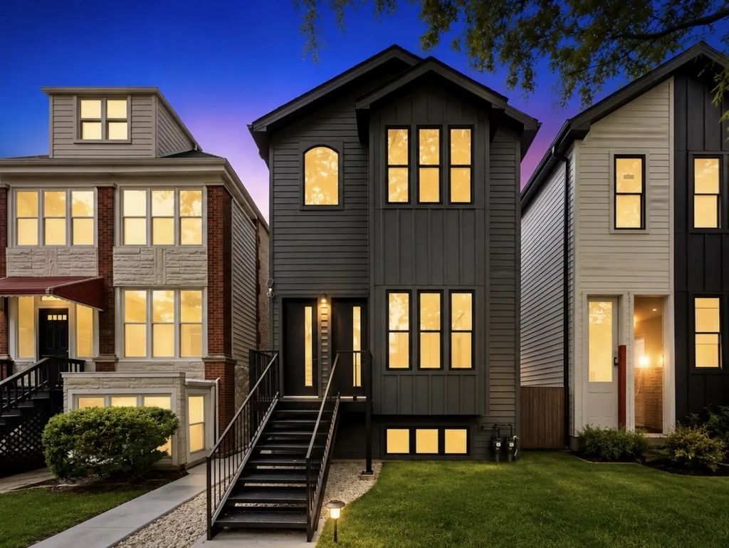 3644 W Cornelia Avenue 2, Chicago, 60618