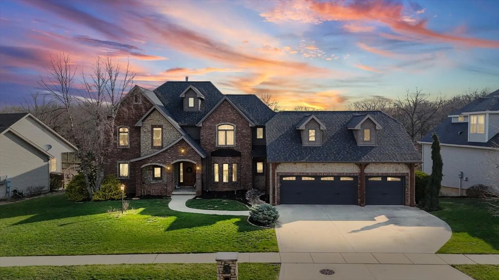 1610 Briarwood Lane, Mahomet