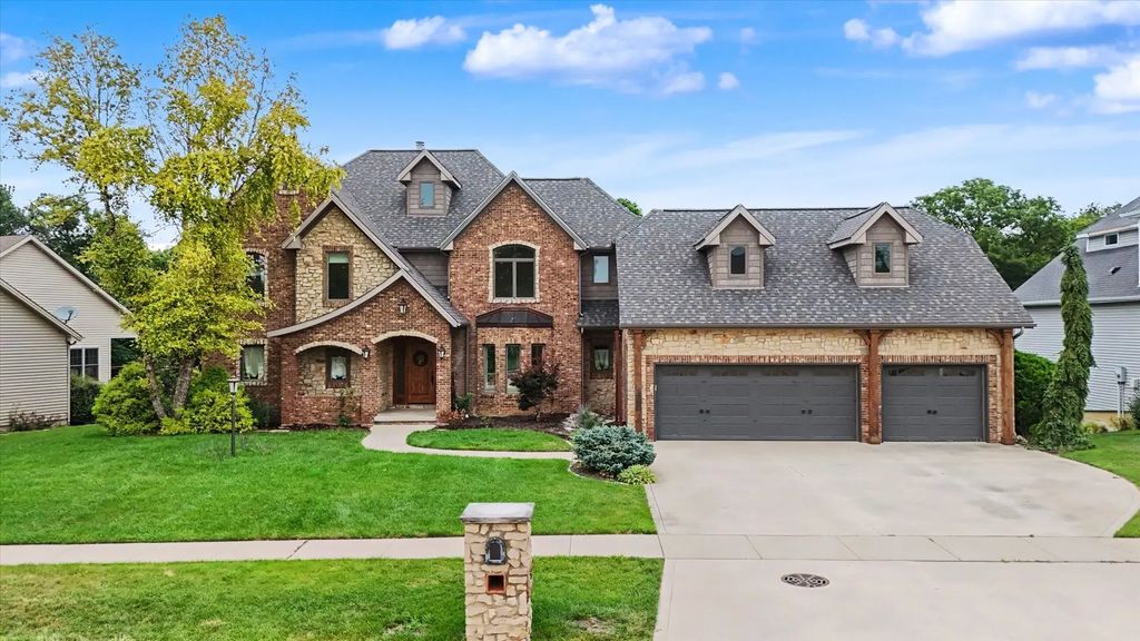 1610 Briarwood Lane, Mahomet