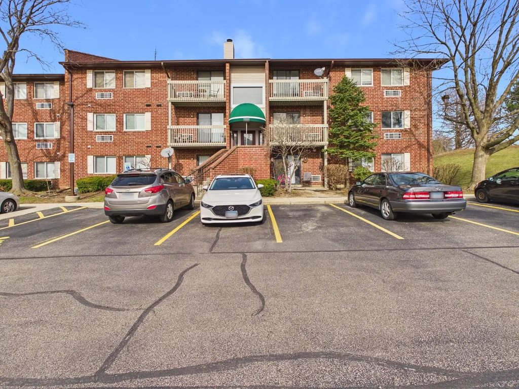 820 N Lakeside Drive 2c, Vernon Hills