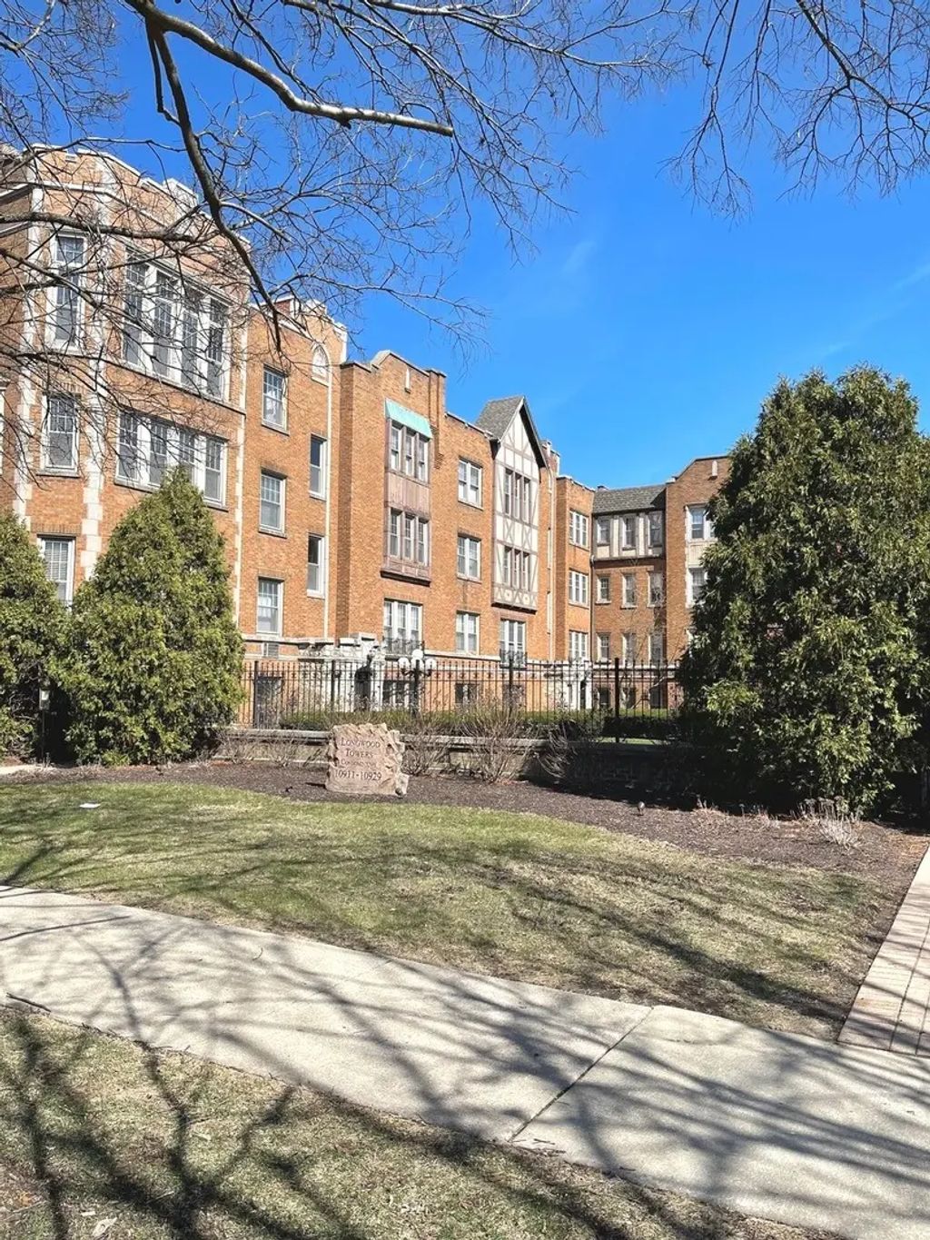 10925 S Longwood Drive 1, Chicago