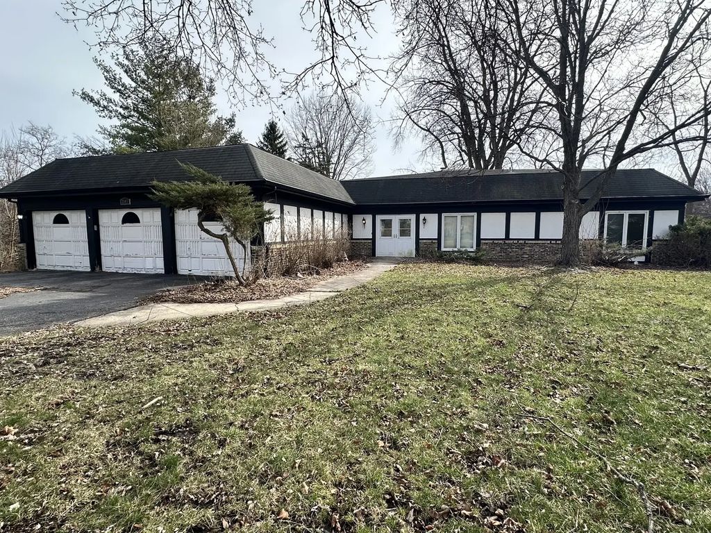 2507 Lincoln Avenue, Long Grove