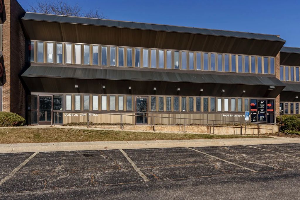 4855 E State Street 16b, Rockford