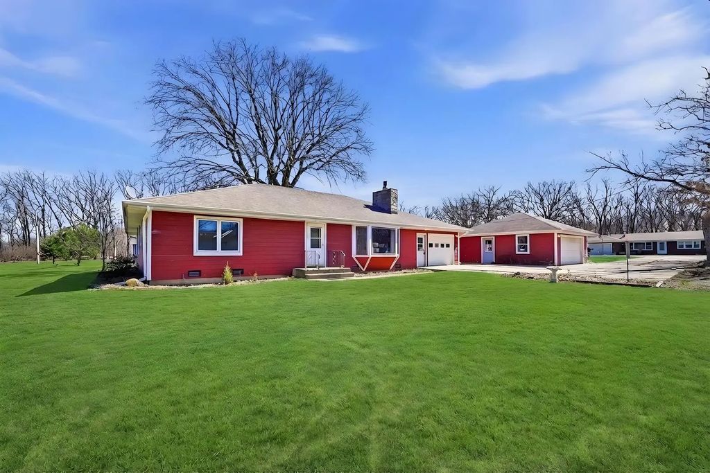 2594 E 1069th Road, Ottawa