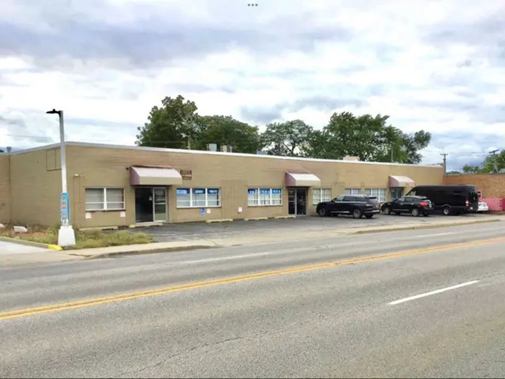 9999 Mannheim Road, Des Plaines