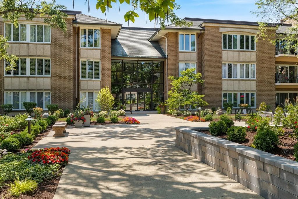 2 Oak Brook Club Drive C303, Oak Brook
