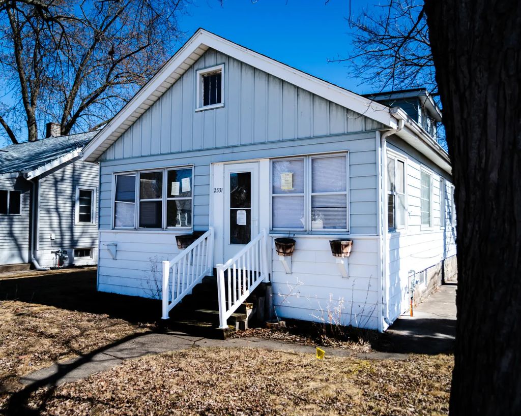 2531 28th Street, Rock Island
