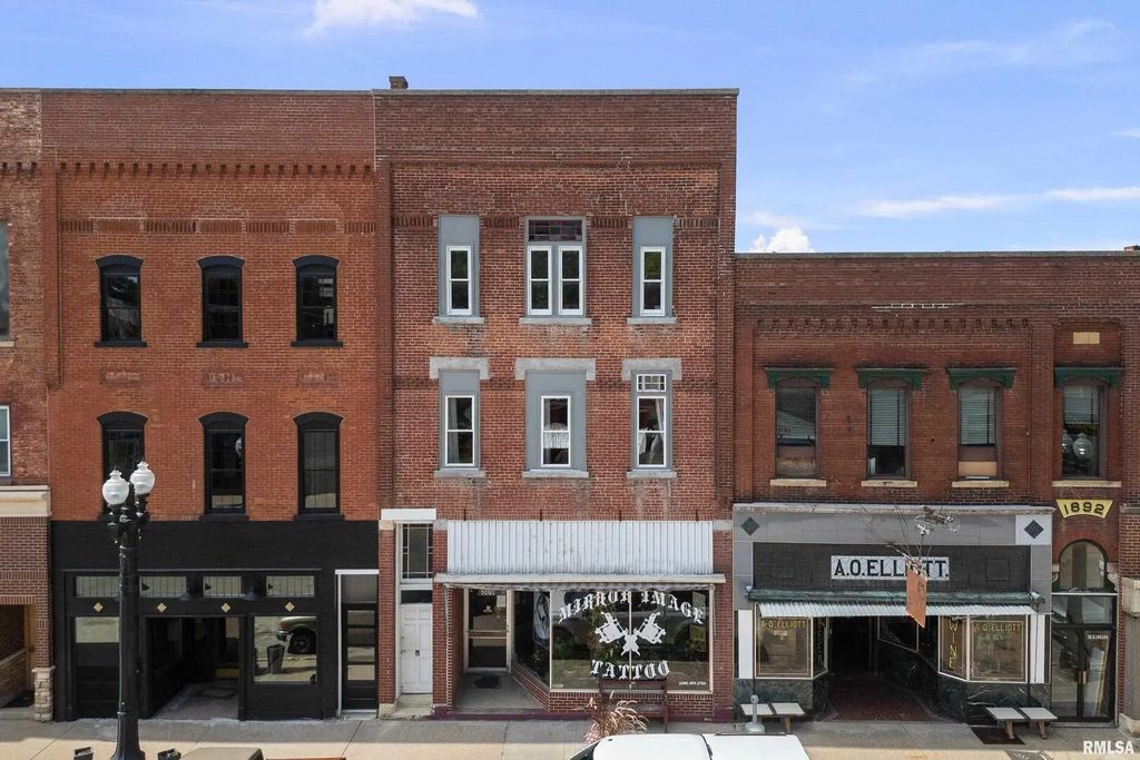 309 Main Street, Savanna