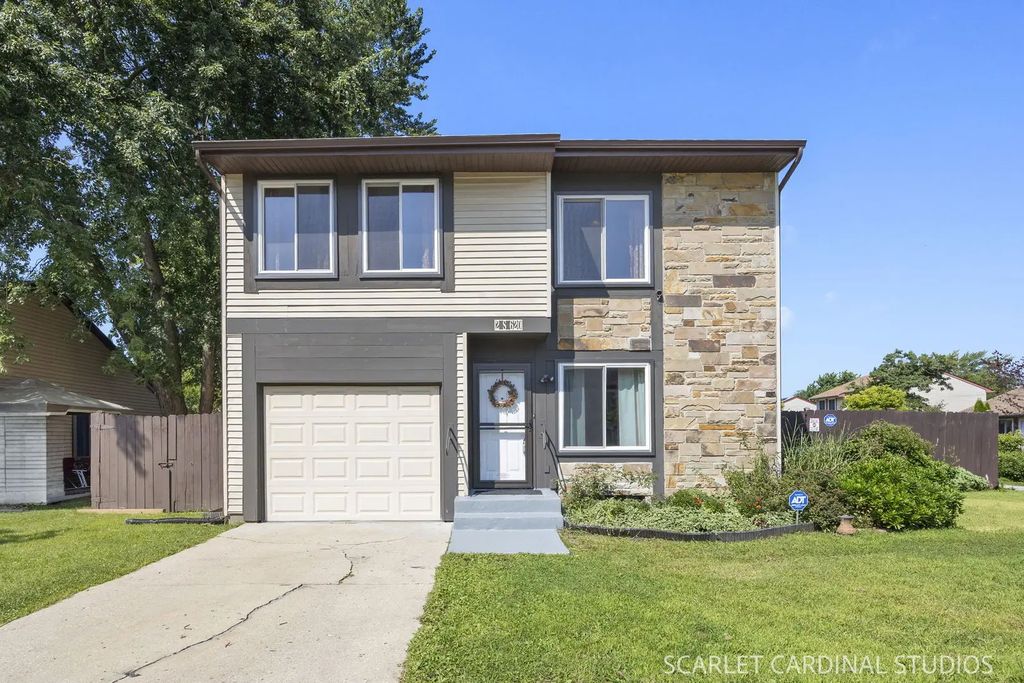2s620 Hampton Drive, Warrenville