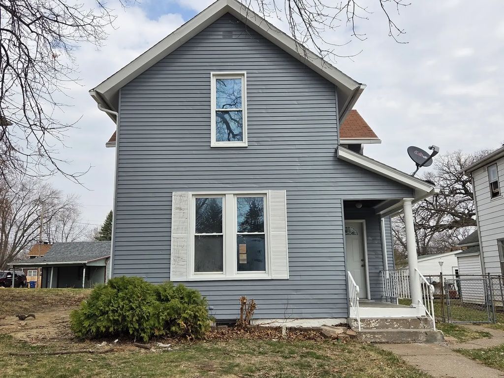 916 E 14th Street, Davenport